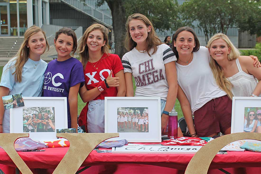 Sorority sisters of Chi Omega table